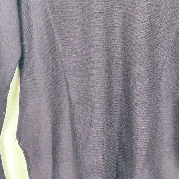 Vince Women's Purple Cashmere Blend Sweater Size S Classic Closet Staple - Picture 4 of 8